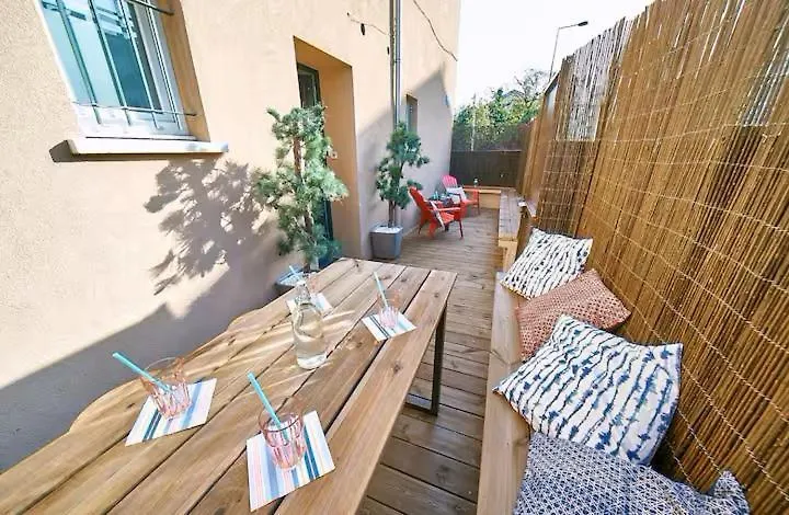 Le Globe Trotter, 8 Pers, Gratte Ciel-Terrasse Apartment Villeurbanne
