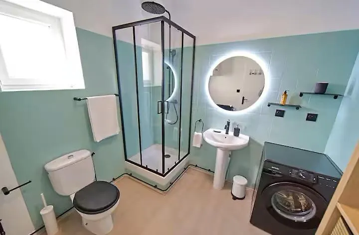 Le Globe Trotter, 8 Pers, Gratte Ciel-Terrasse Apartment Villeurbanne